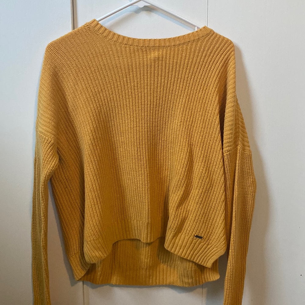 Yellow HOLLISTER sweater, size small, barely worn, long sleeve